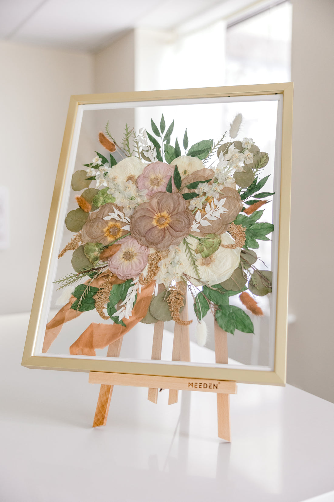 Gold Pressed Floral Frame – Bloomsake Flower Preservation